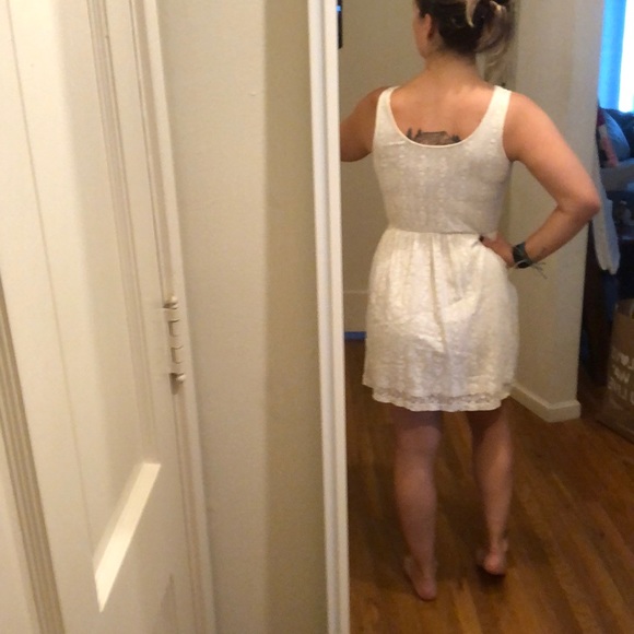 Cream lace dress - Picture 4 of 4